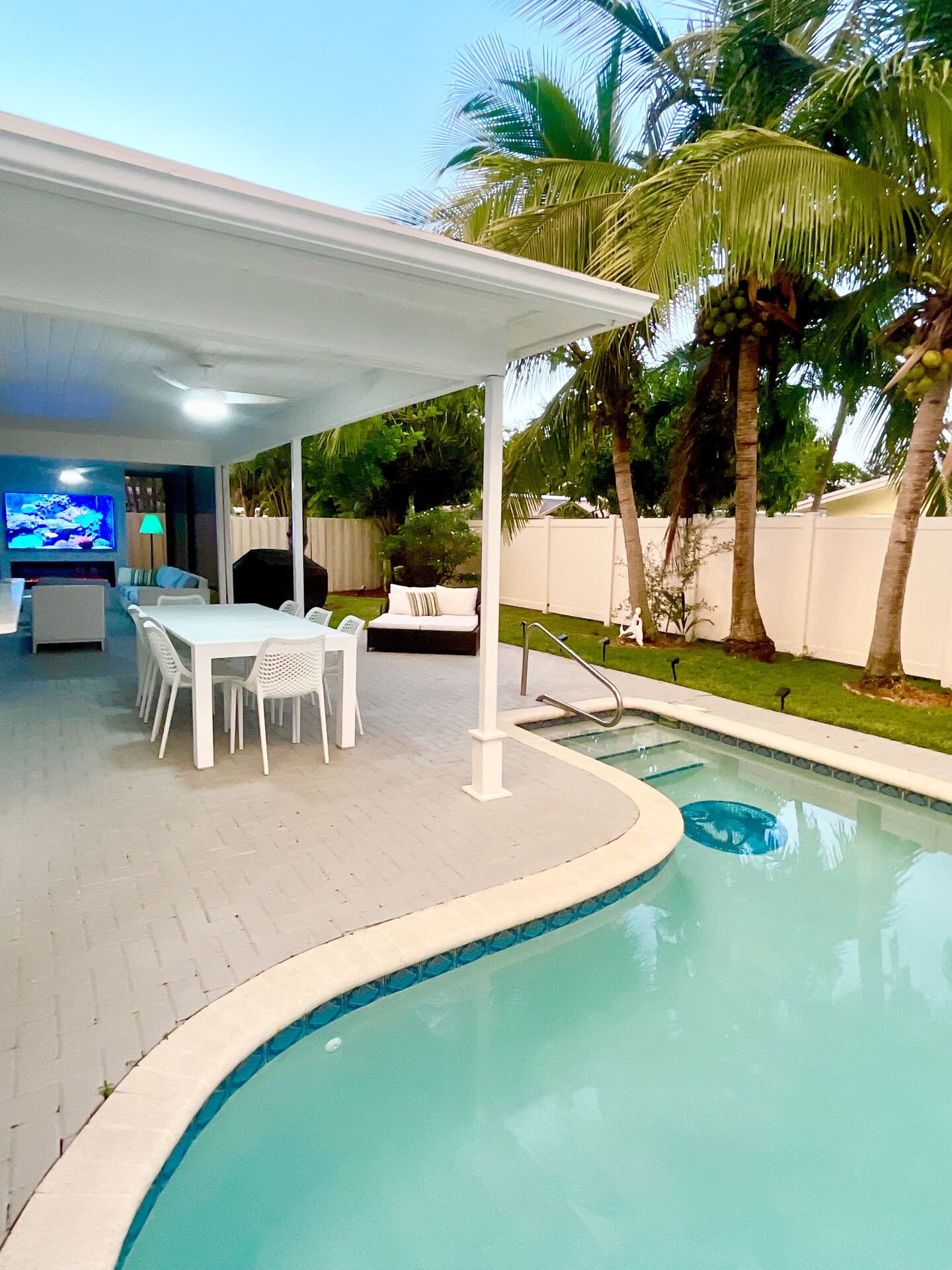 3 Kings Pool Boutique view 2